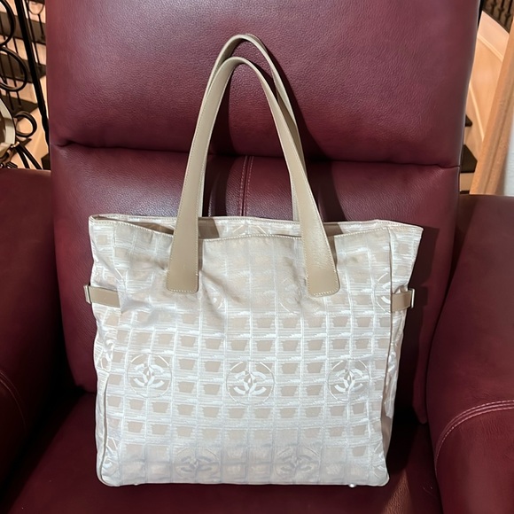 CHANEL Handbags - Chanel cream tote